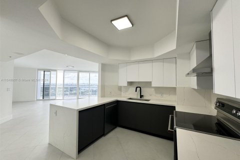 Copropriété à vendre à Miami Beach, Floride: 2 chambres, 113.34 m2 № 1345621 - photo 2