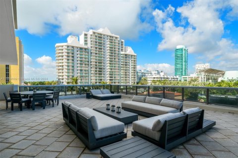 Condo in Miami Beach, Florida, 2 bedrooms  № 1387987 - photo 21