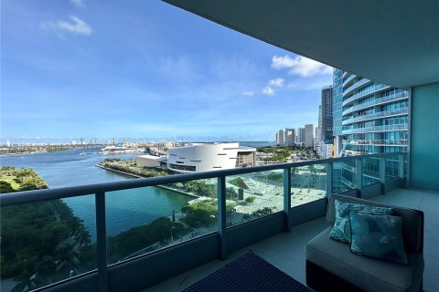 Condo in Miami, Florida, 1 bedroom  № 1388027 - photo 2