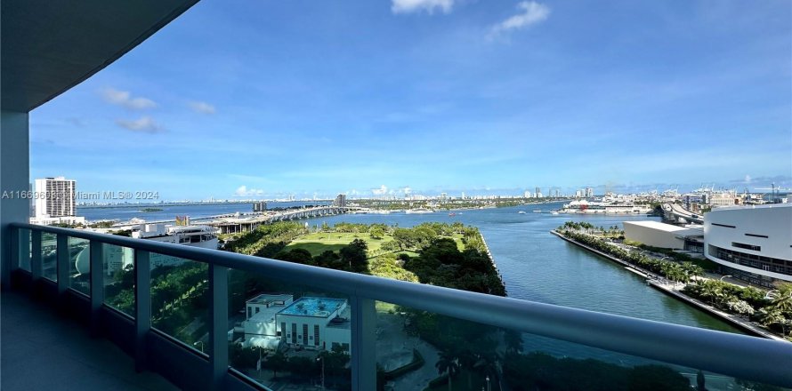 Condo in Miami, Florida, 1 bedroom  № 1388027