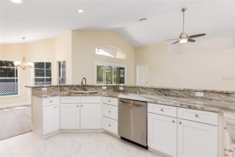 House in Davenport, Florida 4 bedrooms, 165.27 sq.m. № 1336921 - photo 6