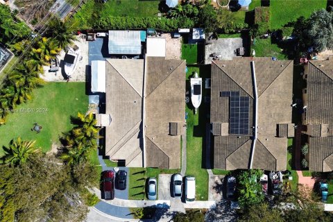 Villa ou maison à vendre à Cutler Bay, Floride: 4 chambres, 136.38 m2 № 1080262 - photo 2