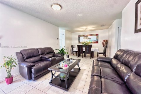 Casa en venta en Cutler Bay, Florida, 4 dormitorios, 136.38 m2 № 1080262 - foto 25