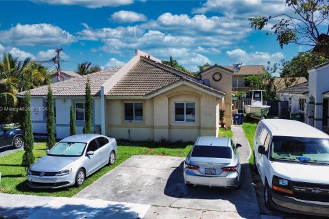 Villa ou maison à vendre à Cutler Bay, Floride: 4 chambres, 136.38 m2 № 1080262 - photo 6
