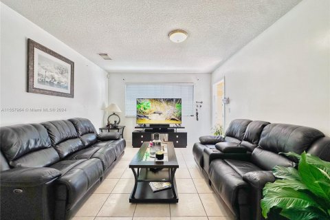 Villa ou maison à vendre à Cutler Bay, Floride: 4 chambres, 136.38 m2 № 1080262 - photo 24
