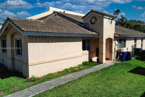 Villa ou maison à vendre à Cutler Bay, Floride: 4 chambres, 136.38 m2 № 1080262 - photo 7