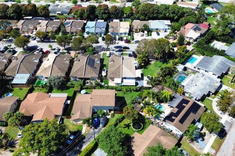 Villa ou maison à vendre à Cutler Bay, Floride: 4 chambres, 136.38 m2 № 1080262 - photo 4