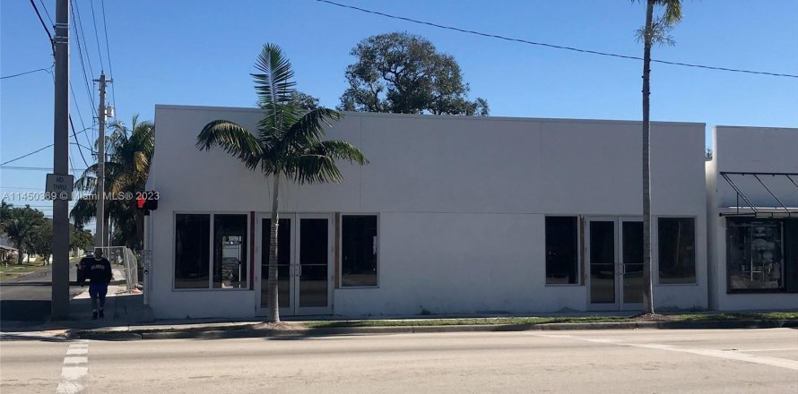 Commercial property in Dania Beach, Florida № 779776