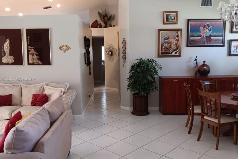 House in Plantation, Florida 5 bedrooms, 272.02 sq.m. № 1329591 - photo 6