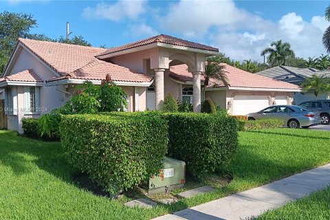 House in Plantation, Florida 5 bedrooms, 272.02 sq.m. № 1329591 - photo 1