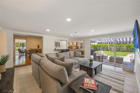 Casa en venta en Fort Lauderdale, Florida, 3 dormitorios, 235.04 m2 № 1305982 - foto 16