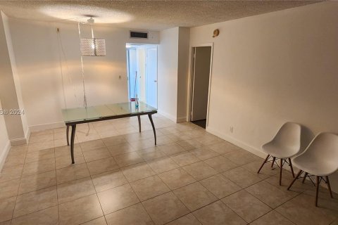 Condo in Aventura, Florida, 1 bedroom  № 1316088 - photo 1