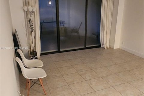 Condo in Aventura, Florida, 1 bedroom  № 1316088 - photo 3