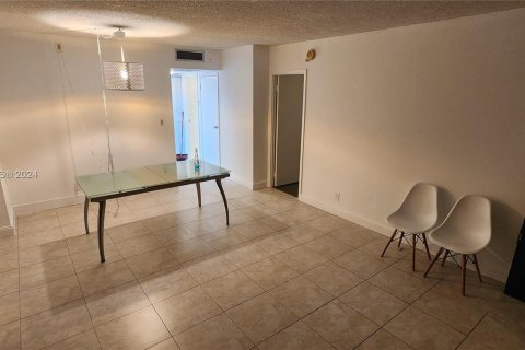 Condo in Aventura, Florida, 1 bedroom  № 1316088 - photo 8