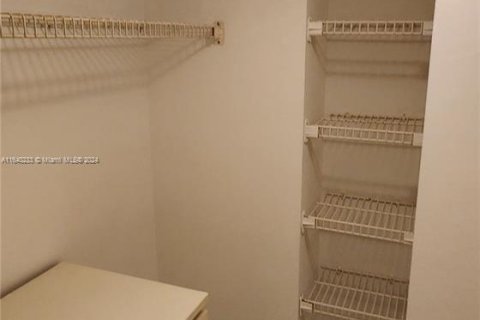 Condo in Aventura, Florida, 1 bedroom  № 1316088 - photo 10