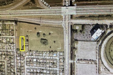 Terreno en venta en Miami Gardens, Florida № 934072 - foto 1