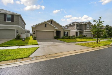 House in ASTONIA in Davenport, Florida 4 bedrooms, 176.24 sq.m. № 1357661 - photo 1