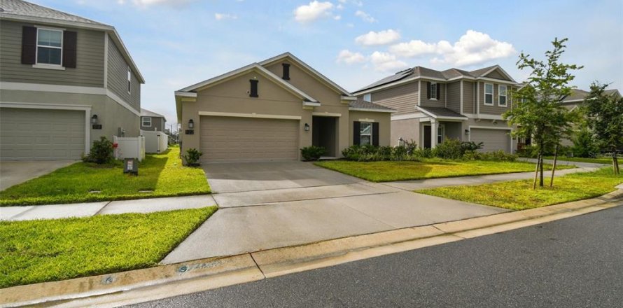 House in ASTONIA in Davenport, Florida 4 bedrooms, 176.24 sq.m. № 1357661