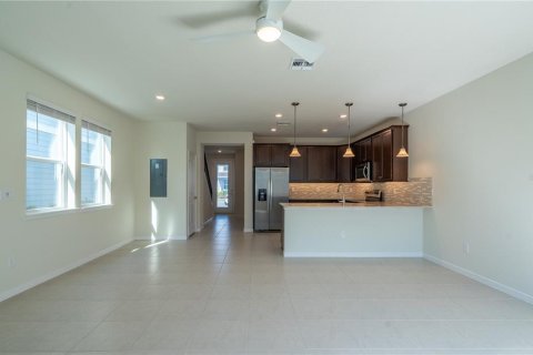 Townhouse in Orlando, Florida 4 bedrooms, 168.06 sq.m. № 931379 - photo 5