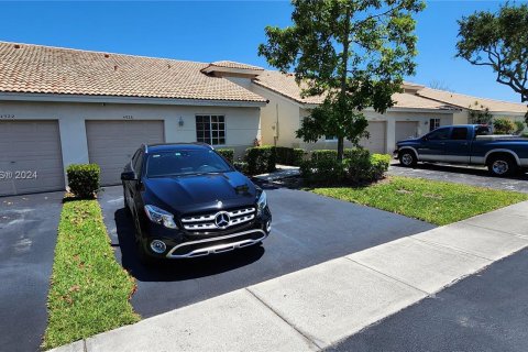 Villa ou maison à vendre à Dania Beach, Floride: 2 chambres, 90.21 m2 № 1145765 - photo 2