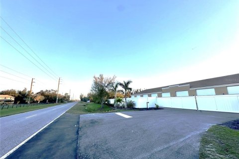 Propiedad comercial en venta en Punta Gorda, Florida, 153.29 m2 № 994762 - foto 5