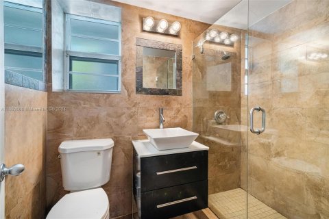 Condo in Miami Beach, Florida, 1 bedroom  № 1351922 - photo 5