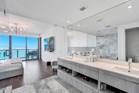 Copropriété à vendre à Miami, Floride: 3 chambres, 141.77 m2 № 1351874 - photo 28