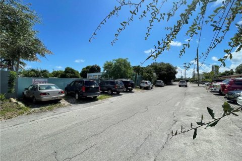 Propiedad comercial en venta en Fort Lauderdale, Florida № 137412 - foto 8
