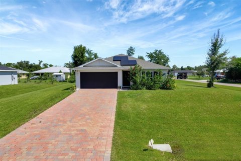 Villa ou maison à vendre à Punta Gorda, Floride: 4 chambres, 137.96 m2 № 1326929 - photo 2