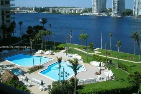 Condominio en venta en Aventura, Florida, 2 dormitorios, 124.4 m2 № 1391933 - foto 1