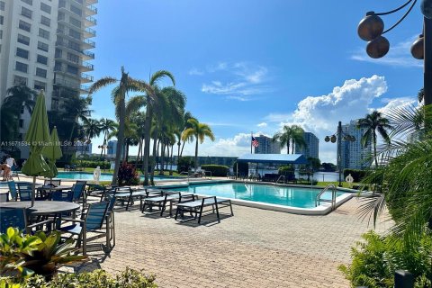 Condo in Aventura, Florida, 2 bedrooms  № 1391933 - photo 2