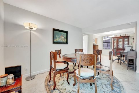 Condo in Aventura, Florida, 2 bedrooms  № 1391933 - photo 11