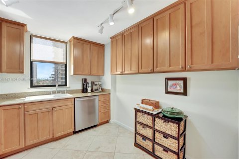 Condo in Aventura, Florida, 2 bedrooms  № 1391933 - photo 17