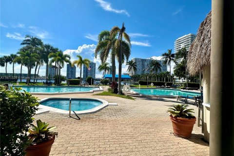 Condo in Aventura, Florida, 2 bedrooms  № 1391933 - photo 3