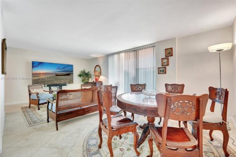 Condo in Aventura, Florida, 2 bedrooms  № 1391933 - photo 12