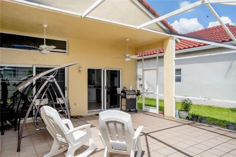 House in Weston, Florida 3 bedrooms, 153.85 sq.m. № 1391989 - photo 17