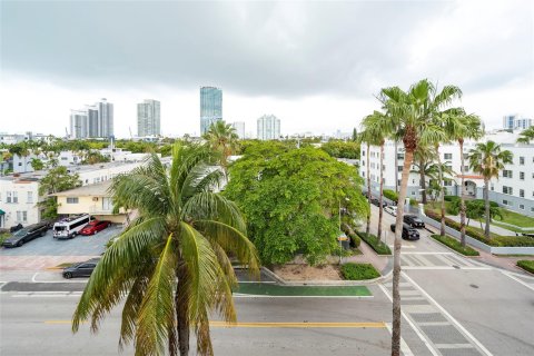 House in Miami Beach, Florida 2 bedrooms, 117.99 sq.m. № 1128058 - photo 6