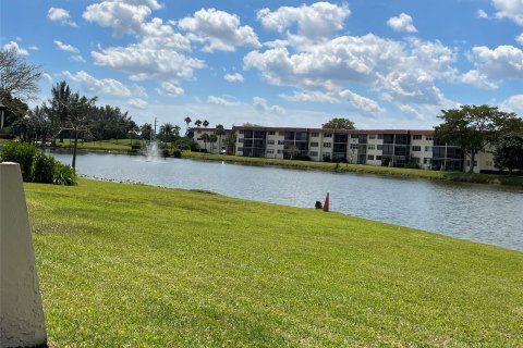 Copropriété à vendre à Pembroke Pines, Floride: 2 chambres, 99.41 m2 № 1128024 - photo 30