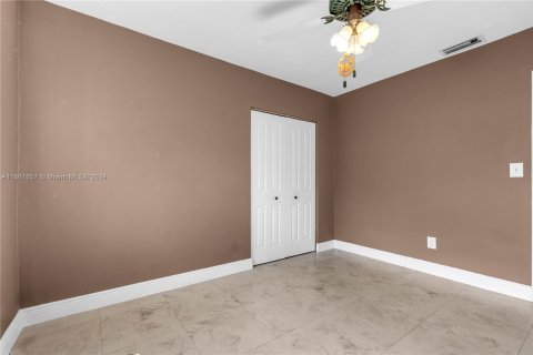 House in Miami, Florida 4 bedrooms, 184.04 sq.m. № 1372777 - photo 23