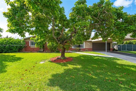 Villa ou maison à vendre à Miami, Floride: 4 chambres, 184.04 m2 № 1372777 - photo 1