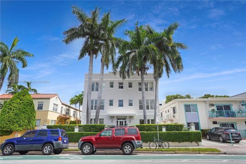 Copropriété à vendre à Miami Beach, Floride: 2 chambres, 70.61 m2 № 1404350 - photo 1