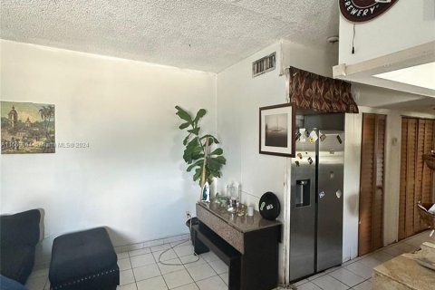 Condo in Miami Beach, Florida, 1 bedroom  № 1404299 - photo 9