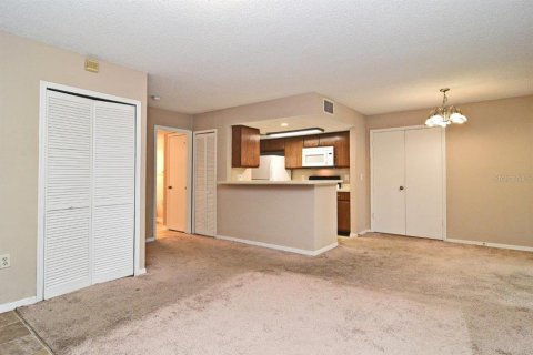 Condo in Altamonte Springs, Florida, 2 bedrooms  № 1343476 - photo 9