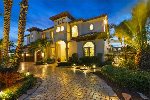 Casa en venta en Lighthouse Point, Florida, 7 dormitorios, 448.35 m2 № 1116797 - foto 1