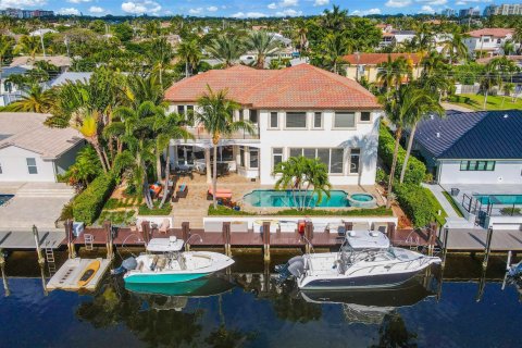 House in Lighthouse Point, Florida 7 bedrooms, 448.35 sq.m. № 1116797 - photo 24