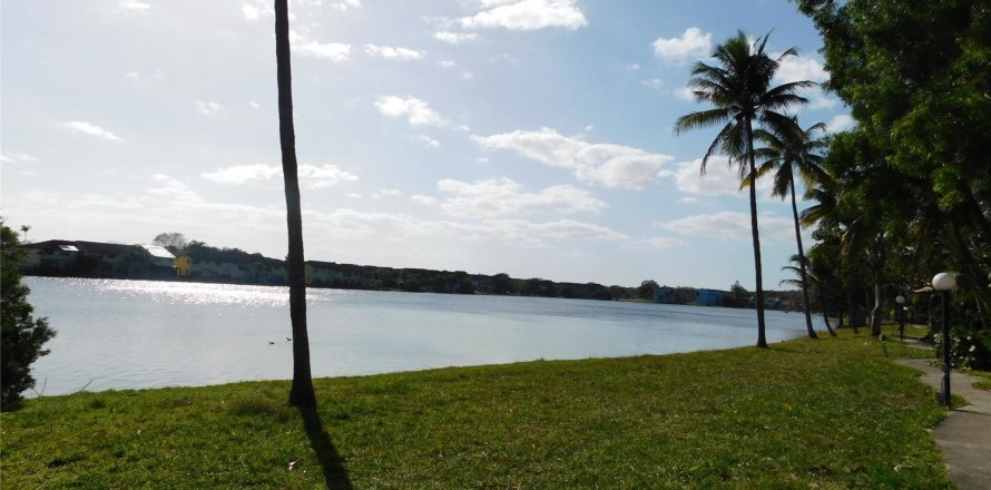 Condo in Miami, Florida, 2 bedrooms  № 1116834