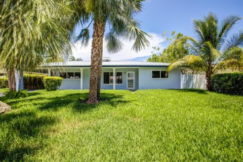House in Lighthouse Point, Florida 3 bedrooms, 132.94 sq.m. № 656237 - photo 7
