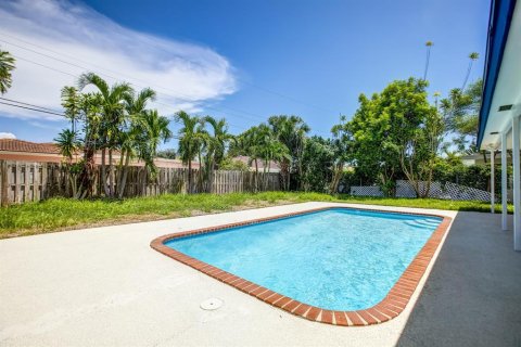 House in Lighthouse Point, Florida 3 bedrooms, 132.94 sq.m. № 656237 - photo 15