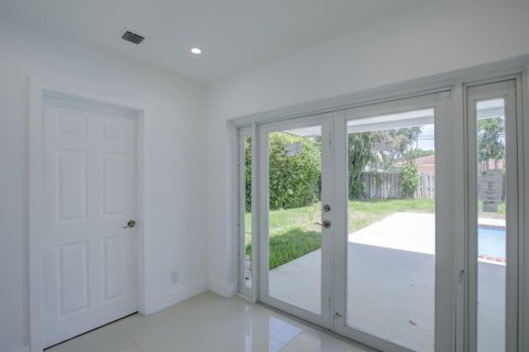 House in Lighthouse Point, Florida 3 bedrooms, 132.94 sq.m. № 656237 - photo 17