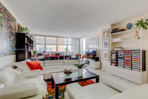 Condominio en venta en Hollywood, Florida, 1 dormitorio, 80.82 m2 № 862326 - foto 12